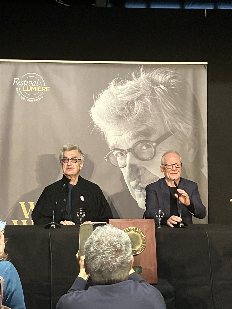 #Lumiere2023 - C’est parti pour la conférence de presse de #WimWenders, animée par #ThierryFremaux.