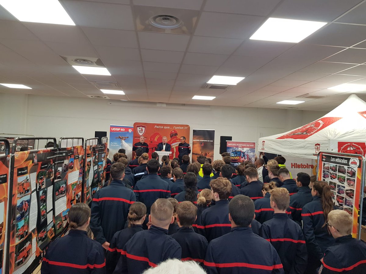 ⏩️ Inauguration de la 1ère rencontre intergénérationnelle 👨‍🚒 par M. <a href="/DLain83/">Dominique LAIN</a> #PCASDIS, le Col @frederic_gosse #DDA, <a href="/jldecitre/">Decitre</a> #PUD et le président de l'amicale M. BABA, sur le thème de l'histoire du feu de forêt 🔥🌳 dans le Var organisée par l'<a href="/udspvar/">UDSP83</a> en lien avec le <a href="/SDIS83/">Sapeurs-Pompiers VAR</a>