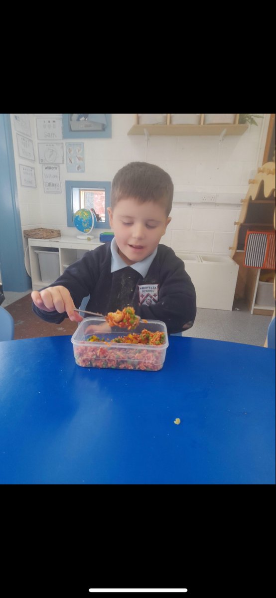 AbbotsLeaSchool's tweet image. Italy Class made traditional Caribbean jollof rice this week. We practised turn taking and teamwork to make the recipe following instructions from staff. #EQUALS #Bespokelearning 🍚🇯🇲