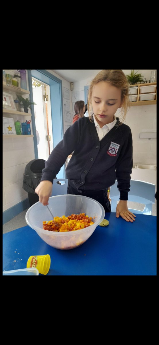 AbbotsLeaSchool's tweet image. Italy Class made traditional Caribbean jollof rice this week. We practised turn taking and teamwork to make the recipe following instructions from staff. #EQUALS #Bespokelearning 🍚🇯🇲
