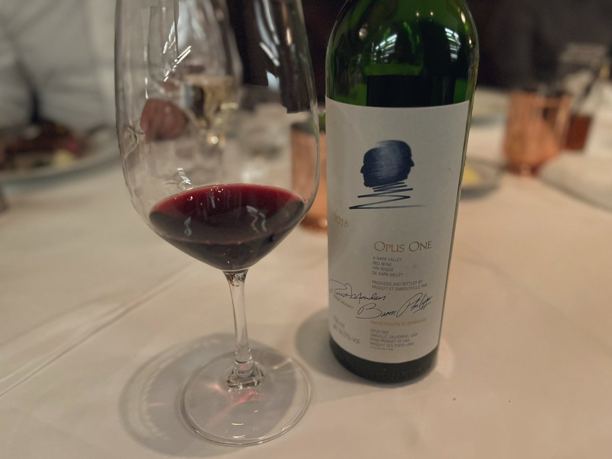 gorilla006's tweet photo. 上半期wrap-up party🍾🎉

#WOLFGANGs
#OPUSONE
#chateaudyquem https://t.co/Psp7IPMBW1