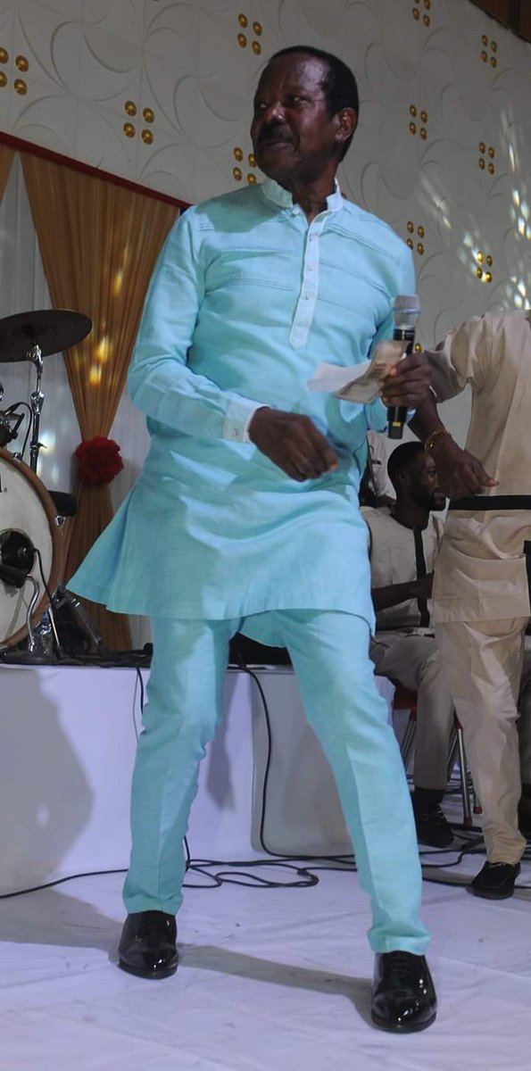 artdagunodo's tweet photo. King Sunny Ade "Dance All" at ABUAD Convocation Dinner in Ado Ekiti Yesterday #abuad #ksa #kingsunnyade https://t.co/icpt7xTSWV