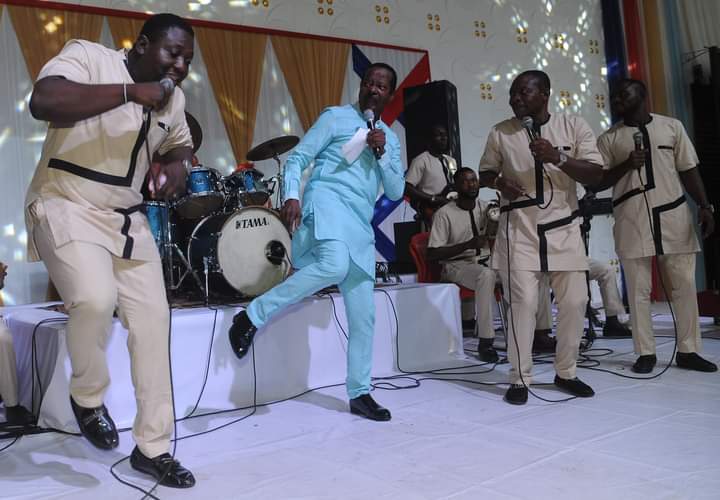 artdagunodo's tweet photo. King Sunny Ade "Dance All" at ABUAD Convocation Dinner in Ado Ekiti Yesterday #abuad #ksa #kingsunnyade https://t.co/icpt7xTSWV