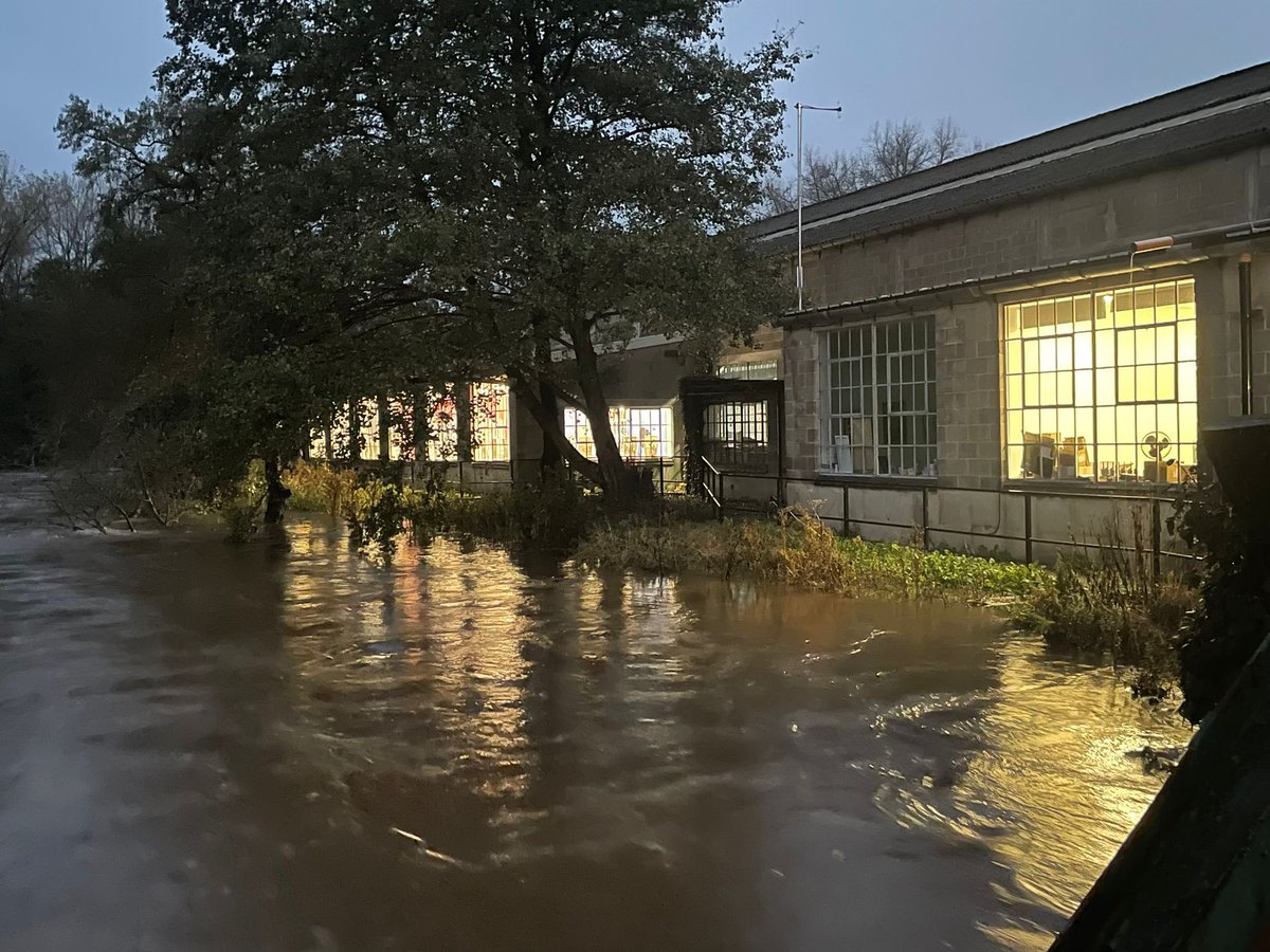 Wow that was close 😳 the pictures show the river at its highest and we’re pleased to say is now receding!

Both Richard and Ian stayed at the attraction all night on flood watch just in case they needed to move more #classiccars…. 😇

#stormbabet #flooding #derbyshire