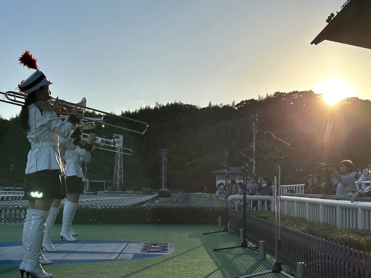 TtfPc's tweet image. 東京トゥインクルファンファーレ
全国キャラバン2🎺🎶 in高知

今年の3月以来の高知競馬🏇
前回とは違うファンファーレを2曲吹かせて頂きました😆お子様も多く、キラキラした目で手を振ってくれました🥹
「感動した」のお声も頂き感謝です😭

皆さま、またお会いしましょう🫶

明日は佐賀競馬場です🫡