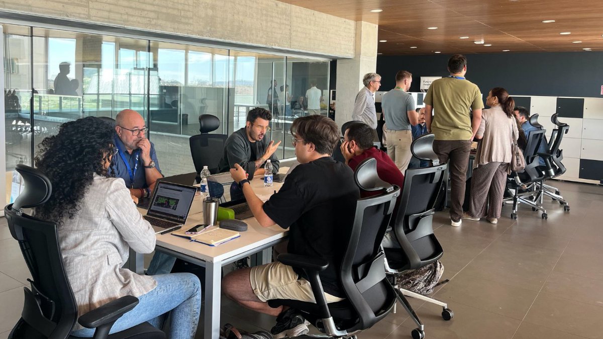 Parque Científico Alicante (@pcientificoalic) on Twitter photo #EstudiantesUA 💥
Arranca la primera sesión de mentorización del #CIENCIATHON2023 de la mano de la <a href="/ContraCancerALC/">Asociación Contra el Cáncer ALICANTE</a> , profesores e investigadores de la <a href="/UA_Universidad/">Universidad de Alicante UA</a> , <a href="/AquoraBE/">Aquora</a> y profesionales de empresas del #ecosistemaPCA 👏
¡Seguimos trabajando!💪
Con apoyo de <a href="/GVAavi/">IVACE+i Innovación</a> #EstudiantesUA 💥
Arranca la primera sesión de mentorización del #CIENCIATHON2023 de la mano de la <a href="/ContraCancerALC/">Asociación Contra el Cáncer ALICANTE</a> , profesores e investigadores de la <a href="/UA_Universidad/">Universidad de Alicante UA</a> , <a href="/AquoraBE/">Aquora</a> y profesionales de empresas del #ecosistemaPCA 👏
¡Seguimos trabajando!💪
Con apoyo de <a href="/GVAavi/">IVACE+i Innovación</a>