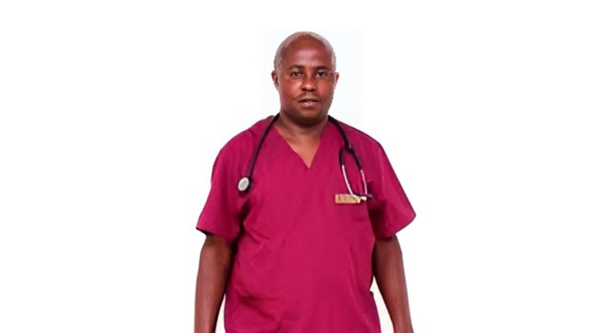 AfricaFactsZone's tweet photo. A fake Doctor named David Nyawade Onyango has been deregistered in Kenya.
He practiced for 16 years despite not having a degree. https://t.co/TsgTRxvINT