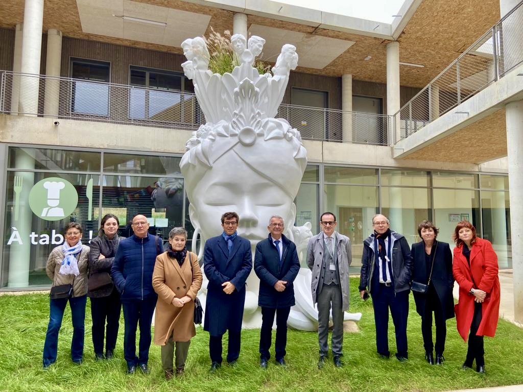RCValdeLoire's tweet photo. #NouvellesRenaissances 🎭
🚀 Le festival AR(t]CHIPEL est lancé : tout le week-end, le Président @fbonneau et Laurent Le Bon, Président du @CentrePompidou, sillonnent les lieux d'exposition et les ateliers d'artistes participant à l'événement 🖼️
 
ℹ️ https://t.co/b6C7czpKCo https://t.co/hLPcuKDmKv