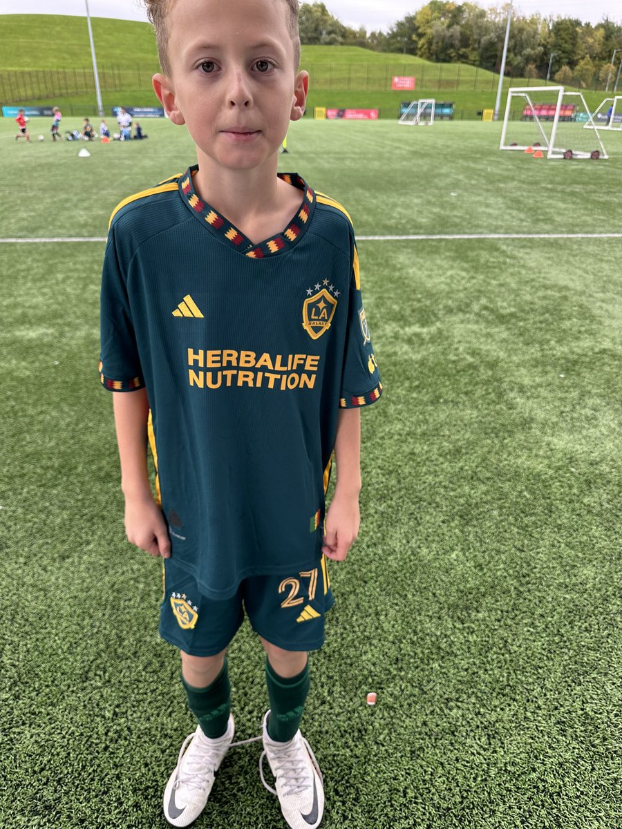 andy1781's tweet photo. New kit day 
@billysharp10 @LAGalaxy 
Still a blade through and through though ⚔️⚔️⚔️ https://t.co/oz3gZ2f82Q