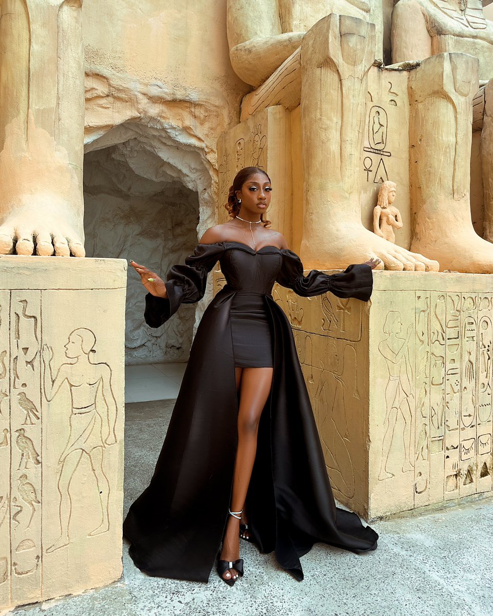 OfficialDoyin_'s tweet photo. Black is beautiful 🖤🖤🖤 https://t.co/8bSXQ9wCNk