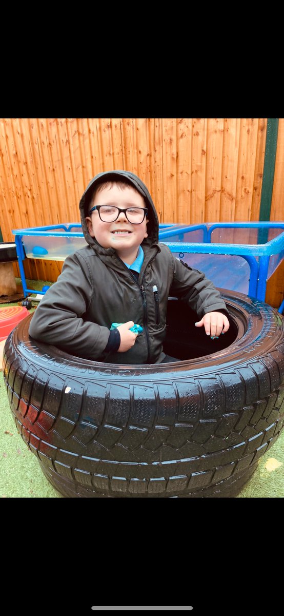 AbbotsLeaSchool's tweet image. Italy class are out in all weathers! ☔️ Today students engaged in a sensory circuit in their class garden 🪴🛞☔️ #EQUALS #MySensoryPlay