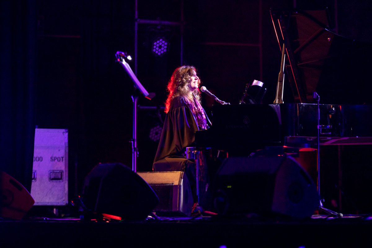 comuee's tweet photo. Un recital dedicat al seu treball 'Perfil' i que s'emmarca dins del cicle Transversals.

2/2

#DulcePontes 
#Andorra 
#música 
#EscaldesEngordany 
#Transversals2023 https://t.co/35hfVHv1D5