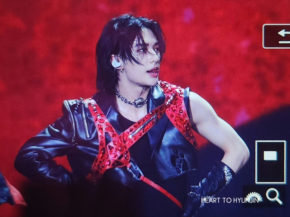 Heart_toHyunjin's tweet photo. 231021 돔 투어 서울 

아......🫠🫨🙃

#StrayKids #Hyunjin #스트레이키즈 #황현진 #스키즈 #현진 @Stray_Kids https://t.co/upsiwRor6U
