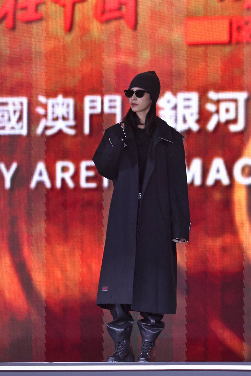 sweetrocca's tweet photo. All black #ZhouYutong is so cool 😎 https://t.co/Ii410HXV3Z
