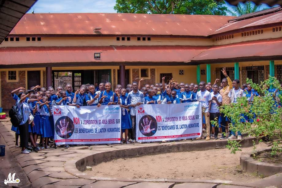 MAJ/Equateur à sensibilisé les filles du lycée catholique Liziba sur les #VBG et La Protection contre l'Exploitation et l'Abus Sexuel dans le milieu scolaire pour leur permettre de dénoncer toutes formes des abus dont il sont souvent Victimes @abefnd_rdc @IPPFAR @UNICEFDRC