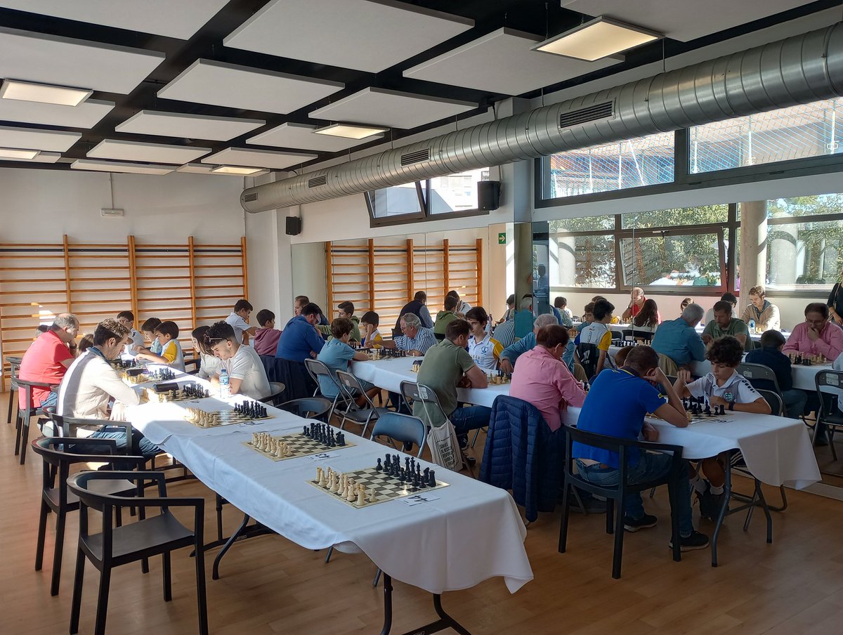 AndyIgnatievich's tweet photo. Presenciando el 7° Open Internacional en el @cmisevilla 

#ajedrez #torneo 
@revistaPDR @illescasmiguel https://t.co/UZAZcVGHZO