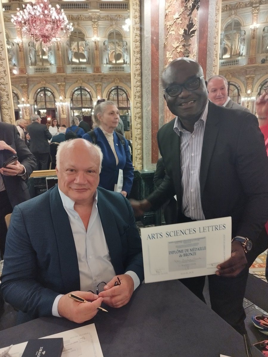SenavonArt's tweet photo. Arts -Sciences -Lettres Paris.
Les récompenses 2023
Faire partie des lauréats du diplôme de médaille de bronze est un immense honneur pour moi.
Je voudrais exprimer ma reconnaissance envers tous ceux et celles qui me soutiennent dans mes activités artistiques.
Merci à vous tous https://t.co/QLc8Ku9gk8