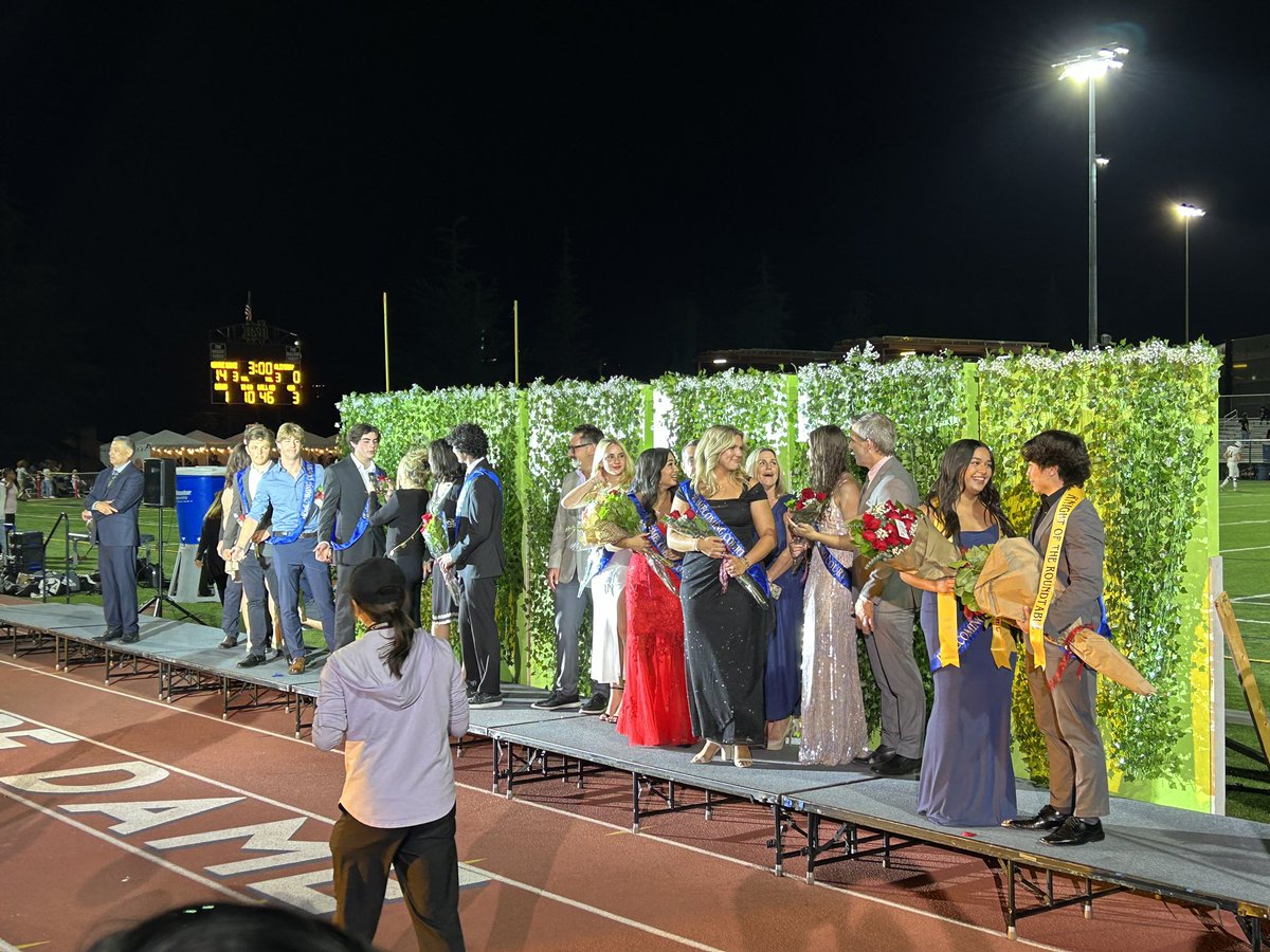 SamLagana's tweet image. Homecoming was a great day for the students at @NotreDame_HS   Knights football wins over Bishop Alemany.  #KnightLife