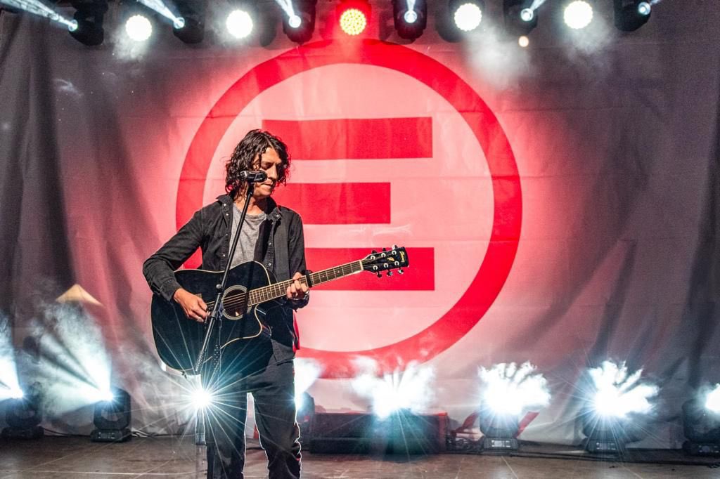 mottasonoio's tweet photo. Sono felicissimo di annunciare che gli amici di @emergency_ong saranno presenti in tutte le date del tour. Questo perché sarò sempre dalla parte di chi sostiene la diffusione di una cultura di pace. 

“Io non sono pacifista. Io sono contro la guerra” Gino Strada. https://t.co/YRkarLfOFs
