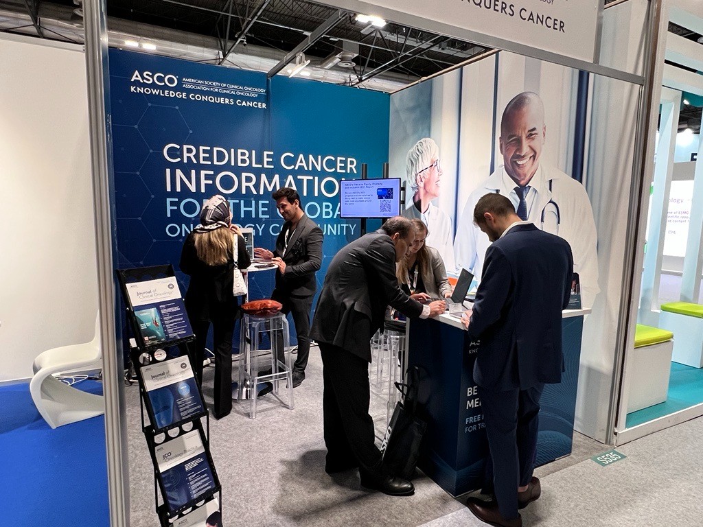 ASCO's tweet photo. We’re at #ESMO23! Visit our stand to learn about our latest resources for the global oncology community. Plus, access:
🏷️ Attendee specials
🎁 New member gift
🌟 Giveaways
We look forward to seeing you! https://t.co/QvHRH0U9jV