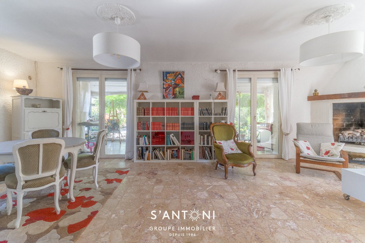 santoniimmo's tweet photo. #MONTBLANC Explorez cette charmante maison 7 pièces de 116m2 habitables 🏡 nichée sur un vaste terrain de plus de 800m2 🌳

💶 Prix de vente : 397 000 €
📱 Infos &amp; Visites : Laurent Michel au 06 80 56 09 80 - 04 67 49 87 87

#immobilier #maisonavendre #avendre #herault #jardin https://t.co/6KSA8jz6iv