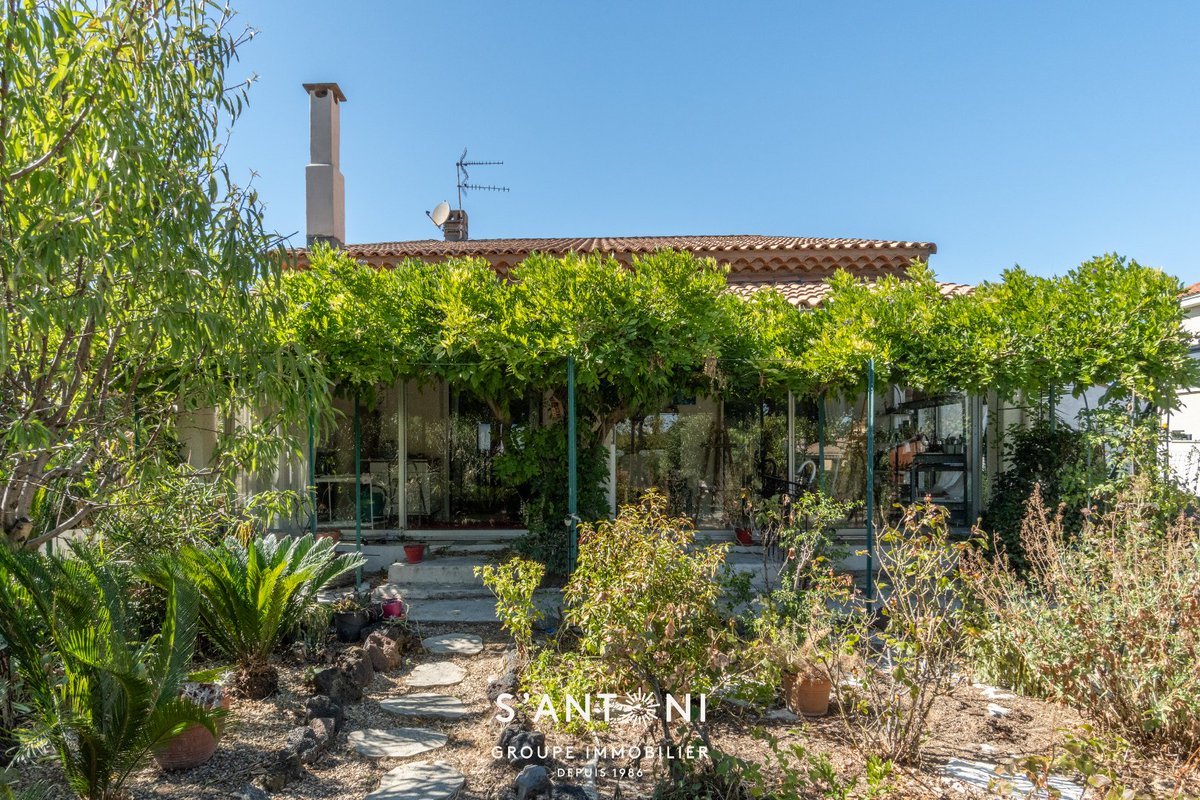 santoniimmo's tweet photo. #MONTBLANC Explorez cette charmante maison 7 pièces de 116m2 habitables 🏡 nichée sur un vaste terrain de plus de 800m2 🌳

💶 Prix de vente : 397 000 €
📱 Infos &amp; Visites : Laurent Michel au 06 80 56 09 80 - 04 67 49 87 87

#immobilier #maisonavendre #avendre #herault #jardin https://t.co/6KSA8jz6iv