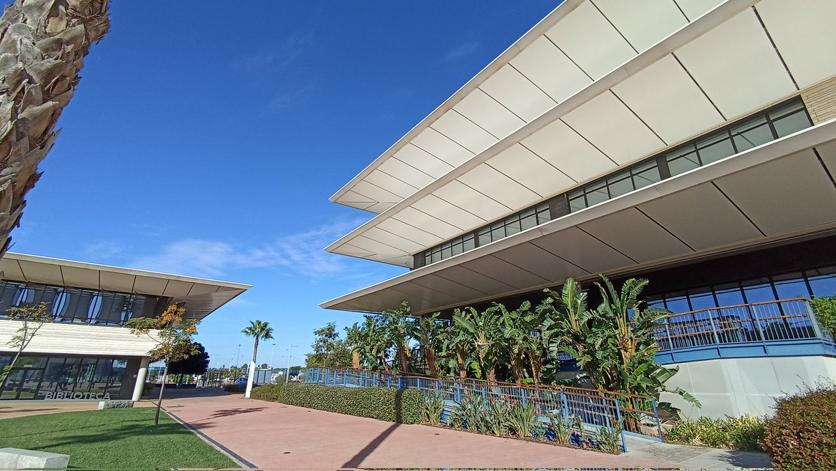 NachoSVQ's tweet photo. Acompañando a @Openhousevilla en la visita al Campus de la Universidad Loyola @LoyolaAnd , de Luis Vidal arquitectos. #OpenHouseSevilla se celebra este fin de semana, se puede consultar aquí toda la programación 👇🏼 https://t.co/lkLQBxLXc3 #SoyVoluntario https://t.co/OaZufrsmUh