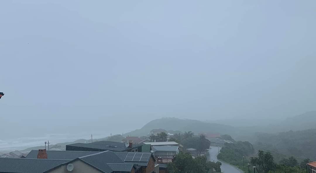 ReenvalSA's tweet photo. #Reën lekker sag in #Pienaarstrand #Glentana #Grootbrak Rivier.  Kan amper nie die see sien nie .
📷Tilly van Tonder https://t.co/4K2QuzH19w