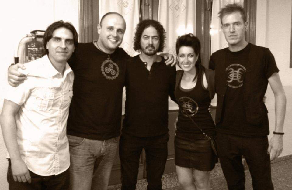 Feliz Día H a tod@s!

Orgullosos de ser la primera banda en homenajear a <a href="/HdS_Oficial/">Heroesdelsilencio</a> dentro de los actos de <a href="/eldiahHDS/">El día H</a>  en #Aspe, hace 11 años, con la presencia de Mr  <a href="/PedroAndreuHDS/">Pedro Andreu</a>

Larga vida y que lo disfruten! ❤️🔥