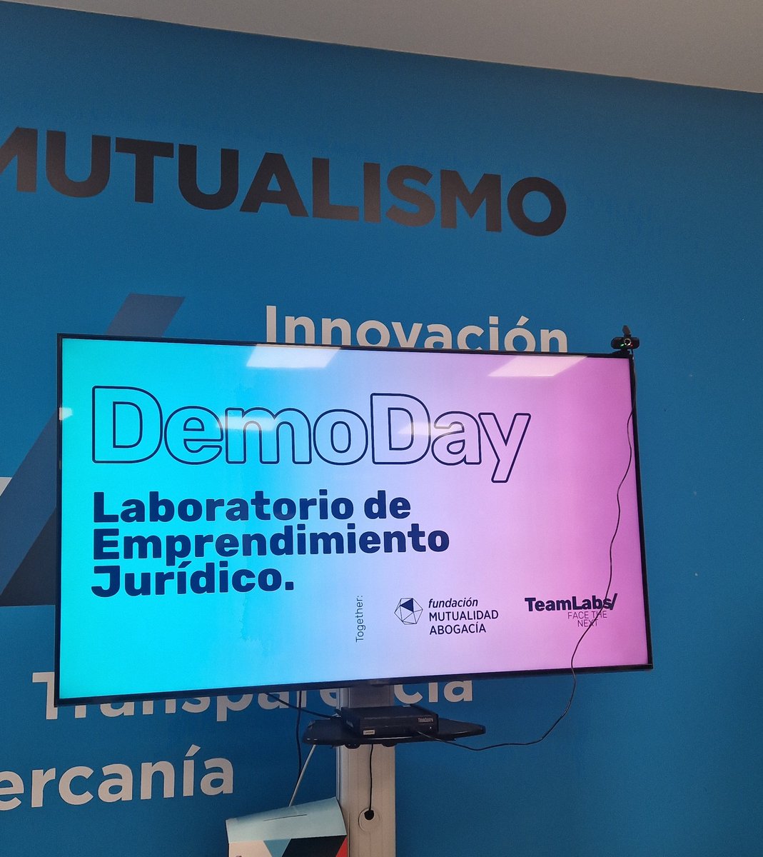 Comienza el DemoDay de @MdAFundacion, es un auténtico placer ser parte del jurado.
 ¡Mucha suerte a todos los finalistas!