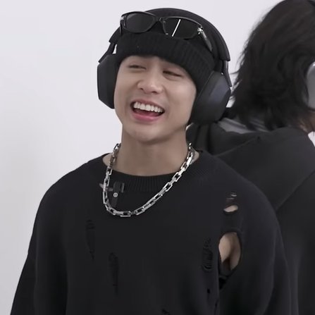 cullenserotonin's tweet photo. First sb19 content na napanood ko ay itong whisper challenge, and I really thought na ang cute ni Josh, kaya siya yung naging bias ko, di ko pa sila kilala non, now that I'm watching the new one, parang walang nabago. Mukha parin siyang inaantok. HAHA Parang kahit ngayon+ https://t.co/WHcQnotcum