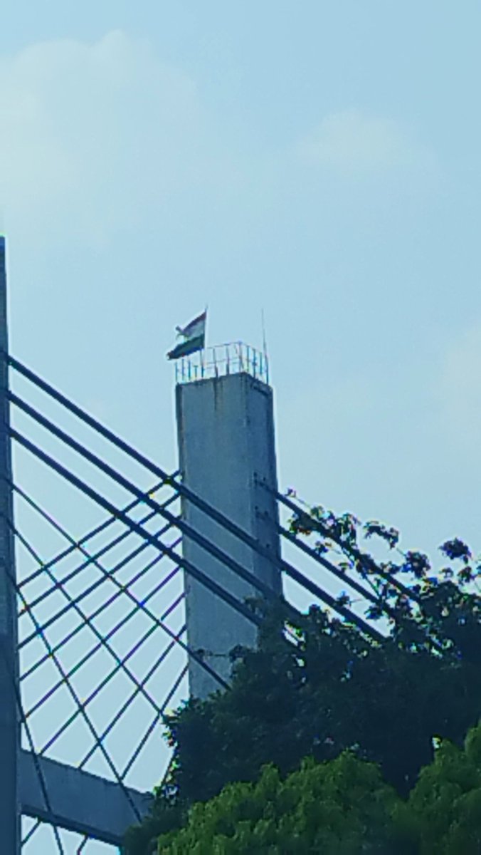 bjdeshpande's tweet image. @CMofKarnataka @PMOIndia @BlrCityPolice reporting a flaw with the Indian Flag #tricolor at #krpura #wirebridge
Please get this replaced with new proper flag. #Salute #JaiHind