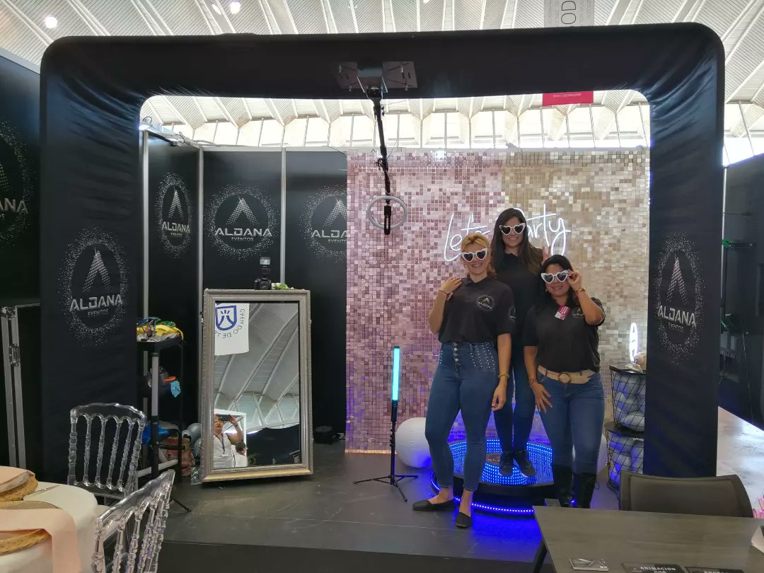 recintoferialtf's tweet photo. 💞Con #aldanaeventos360 se puede capturar los mejores recuerdos y brindar la mejor diversión a todos los invitados con sus fotomatones. Ven a conocer todos sus secretos en #Feboda https://t.co/jlVU8HJIcR