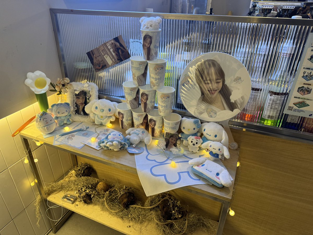focuslesseyes's tweet photo. 🐧카페 써드
올해의 마지막 지우생카
이곳은 내가 처음으로 방문해본 생카라서 그런지 뭔가 원점인 느낌이 든다
지우에게 일년뒤의 편지를 써보라는 재미난 기획을 하셨는데 쓰다보니 뭔가 횡설수설하게 되더라...ㅋ
지우에게 일년간 좋은 일만 가득하길
#LovelettertoCHUU
#지우에게_전하는_안부인사 https://t.co/qQttMzQWhz