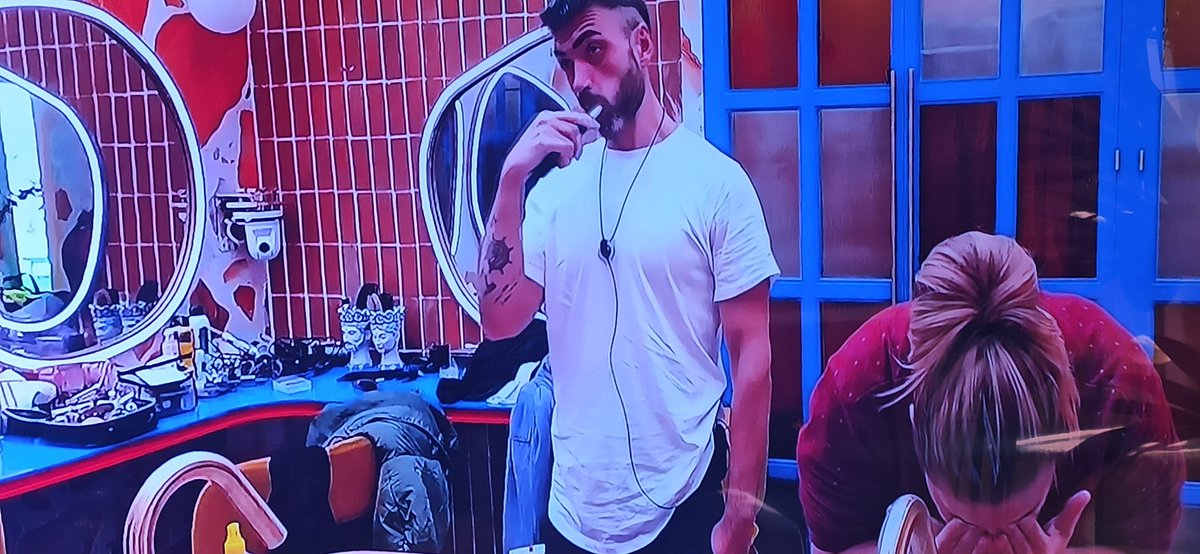 davidrose666's tweet image. Todo el día de lapa, pesadilla de tío, a ver si sale nominada la diva y la largamos de nuevo #GHVIP21O