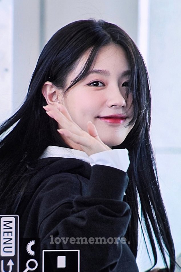 lovememore_my's tweet photo. 231021 미연아 멕시코 조심히 잘 다녀오구🥹 공연 재미있게해💚
#여자아이들  #아이들 #GIDLE  #미연 #MIYEON https://t.co/CxB6sUcV3x