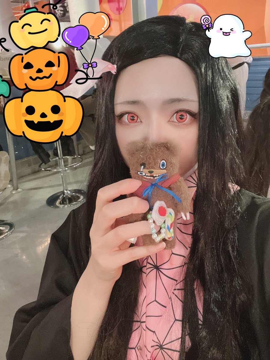 aira_kos's tweet photo. 【コスプレ】
組み合わせワロやけどありすさんとユニバハロウィン行ってきた〜��
禰豆子ちゃんは鬼門やって前やってみて分かってたけど加工すればいっかと思って無理やりやったw
爪なかったりメイクもうちょいこうすれば良かったとかある��ど、ゾンビさん達いっぱい見れて楽しかった😊 https://t.co/HuVSPdxf1P