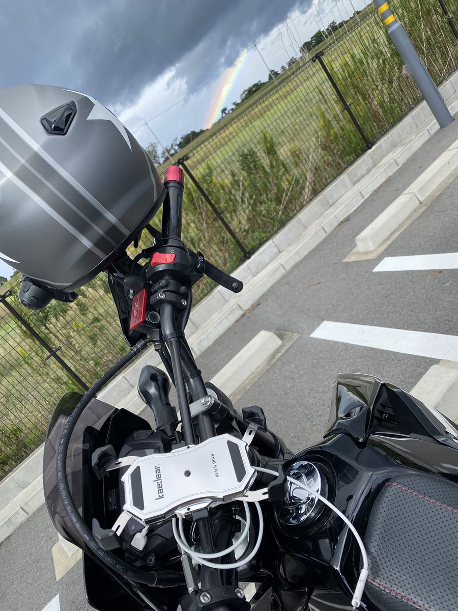 donchanwontv's tweet photo. 久しぶりに乗ると楽しい🏍
今日はよく虹が出てた🌈 https://t.co/RC1aB1LiI4