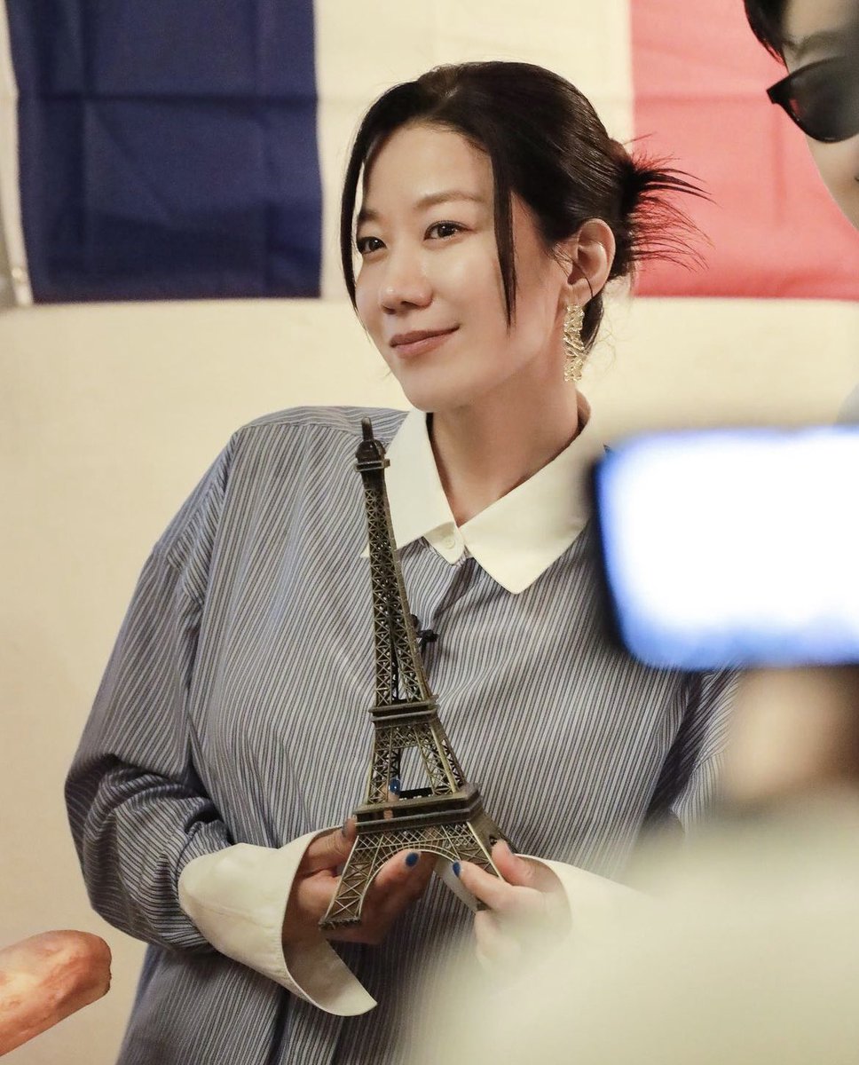 혜진이 남남이라는 주연 드라마도 맡고 또 그 드라마가 잘되면서 (물론 이전에도 검블유 비숲같이 참 좋은 작품이 감사하게도 많았다) 사도 때만 해도 연기 그만할거란 말을 달고 살았던 사람이 이제 다시 연기하고 싶고 다양한 배역을 맡고 싶다는 뜻을 내비치는 인터뷰를 하는 걸 보며 정말