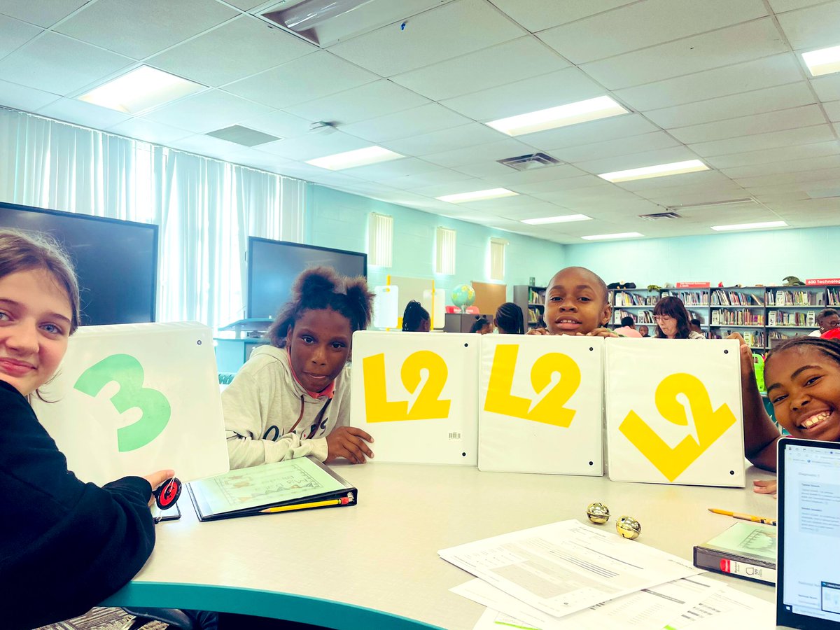 BrowardElem's tweet image. These 5th grade scholars love to share their data, progress, and goals! Ms. Shaw pushes them to exceed every goal!🏆 #WINNING🎖️ #databinders #datachats @TransformHCPS @MsShawShines @PrincipalLivi @Community_Sch