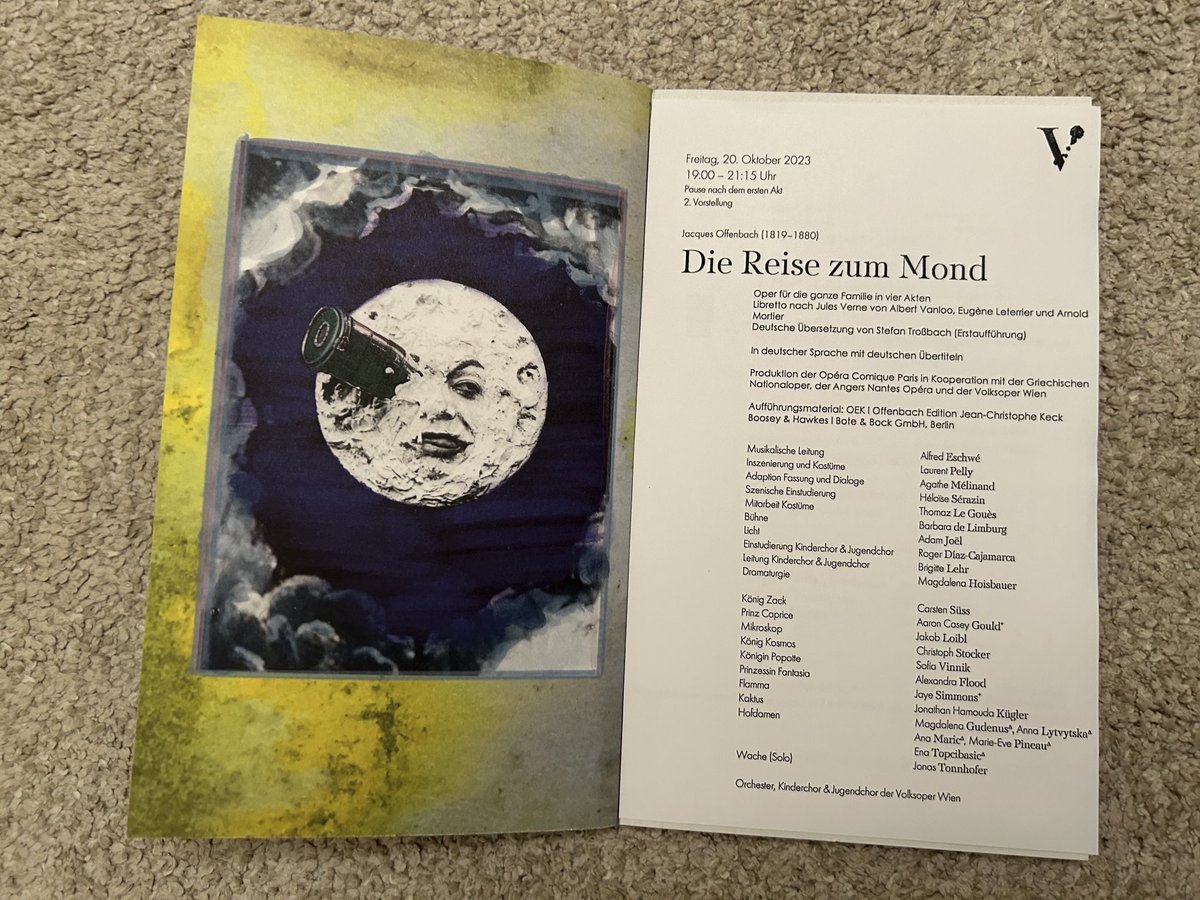 MargrietSchipp1's tweet photo. #teamOffenbach #DieReisezumMond Herrrrliche Abend @Volksoper_Wien , mit vielen Kindern & Jugendlichen im Publikum und auf der Bühne👏 Visuell😍 Singen, spielen, timing punktgenau, Energie, Orchester:🥇 Werkeinführung #LottedeBeer 👌& ergänzend. Stürmischer 👏 https://t.co/n5RORl4Stw