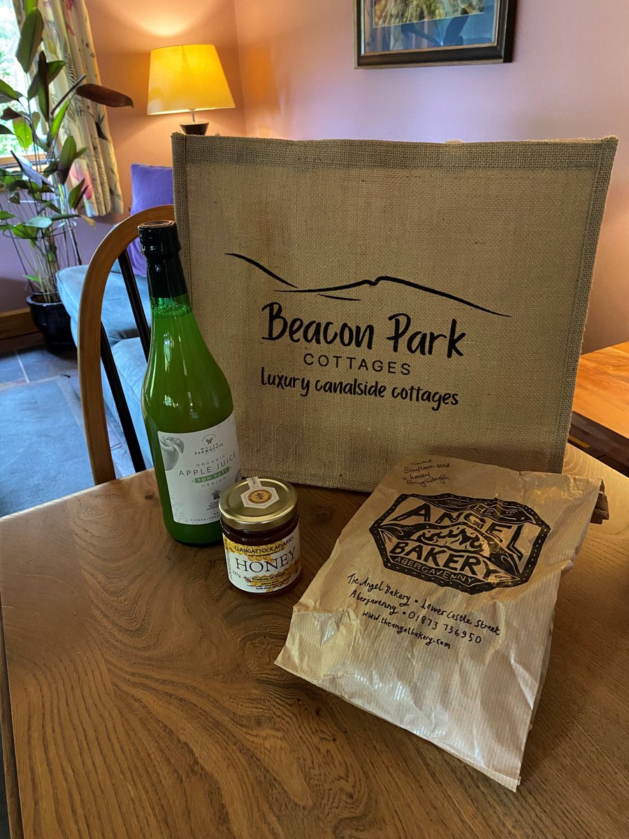 What do you think of our new Beacon Park Cottages bag? It's part of the welcome gift we put in our cottages, along with a freshly baked sourdough loaf from <a href="/AngelBakeryAber/">The Angel Bakery</a>, Llangattock honey and Welsh Farmhouse apple juice. All for you to enjoy!
#shoplocal
#loveMonmouthshire