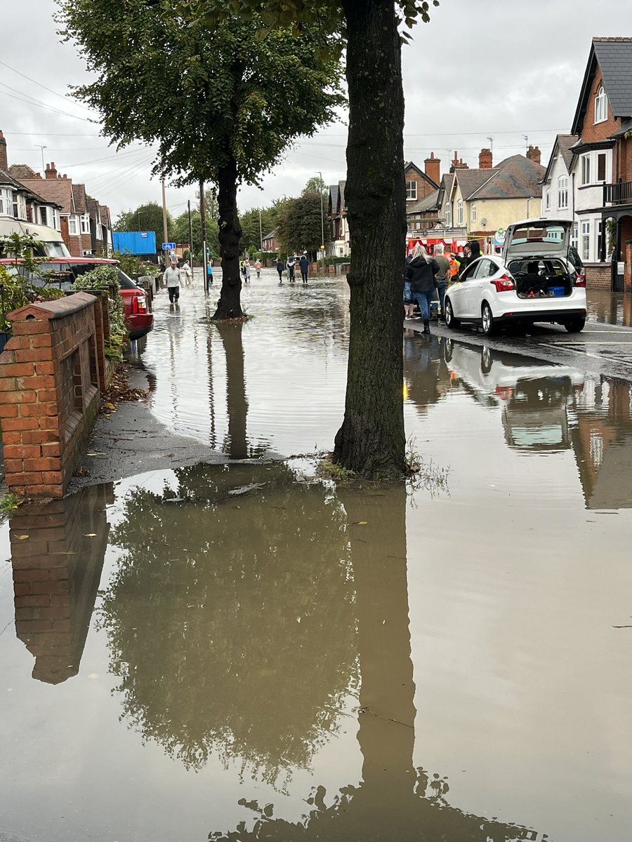 Charlie_Fahey's tweet photo. Flooding on Nottingham road and Station road. @LongEatonLife https://t.co/Q3D02GRRk1