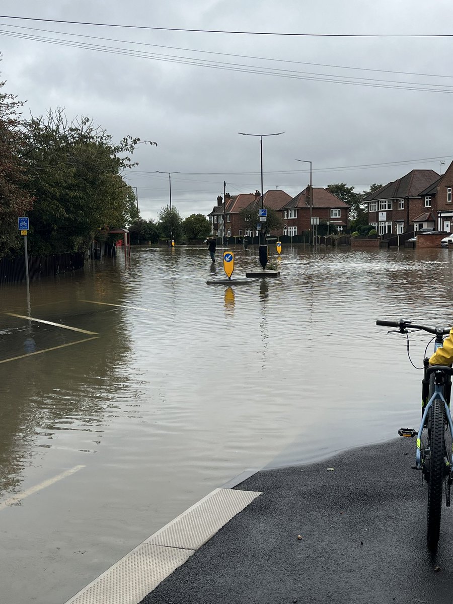 Charlie_Fahey's tweet photo. Flooding on Nottingham road and Station road. @LongEatonLife https://t.co/Q3D02GRRk1