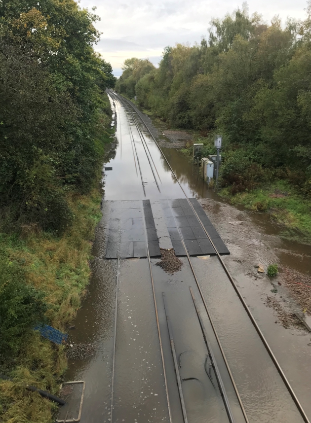merseyrail's tweet image. ⚠️Due to severe weather, rail replacement buses are operating between Rock Ferry - Chester/Ellesmere Port.

Customers are advised to check before travelling.

Although the weather has now improved there are still some areas where flood water remains, or where damage has been left