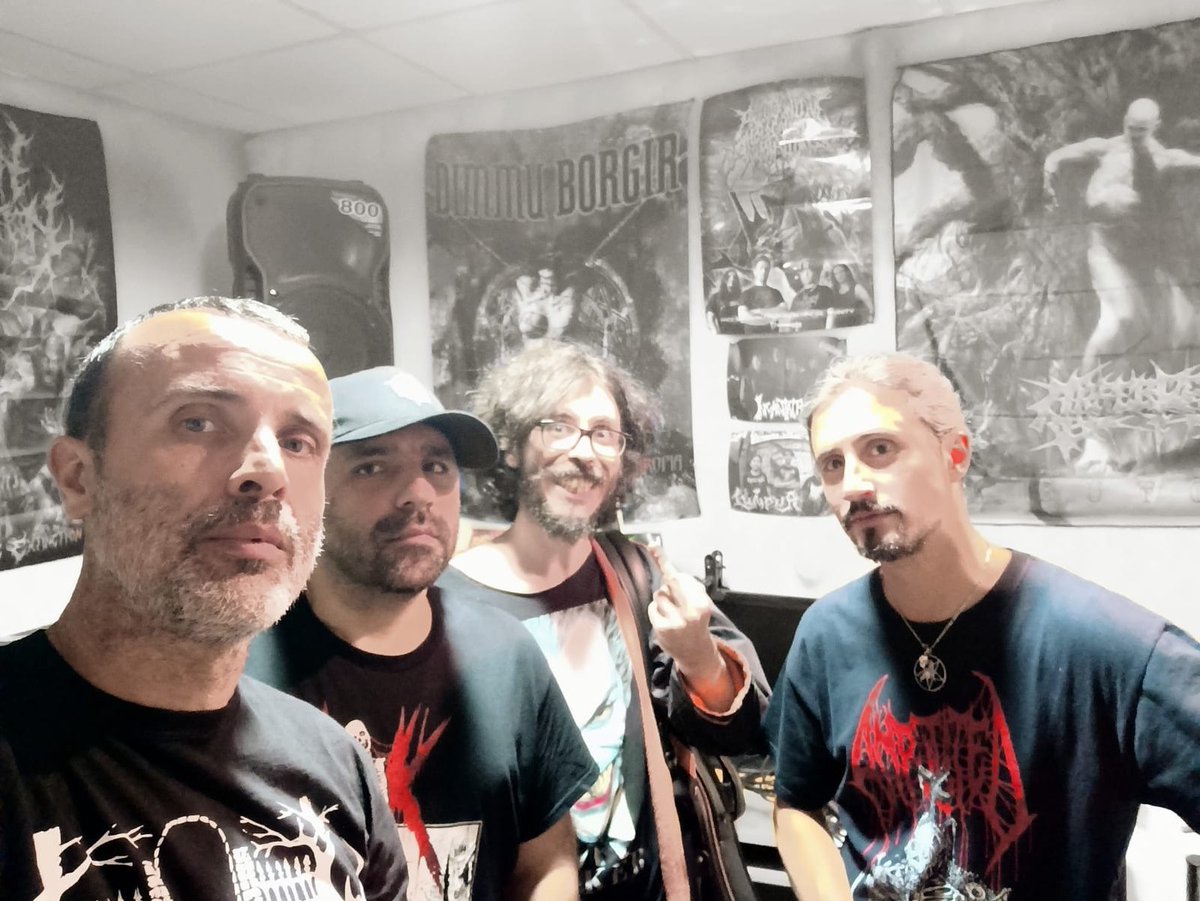 Irredemption1's tweet photo. New era, new line up #irredemption #deathmetal #oldschooldeathmetal https://t.co/uN5CiXDYBO