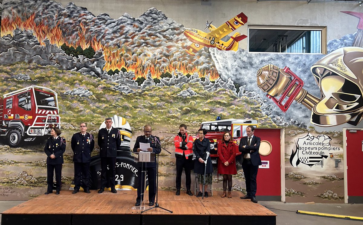 EricLebon56's tweet image. Passation de  commandement ce matin au CIS CHATEAULIN entre le CNE Nicolas DURET et le LTN Yannick ROUSSEL par le CG Sylvain MONTGENIE, en présence du President du #Département29, de la Présidente du #SDIS29, de la Maire de CHATEAULIN. Merci à Nicolas et pleine réussite à Yannick