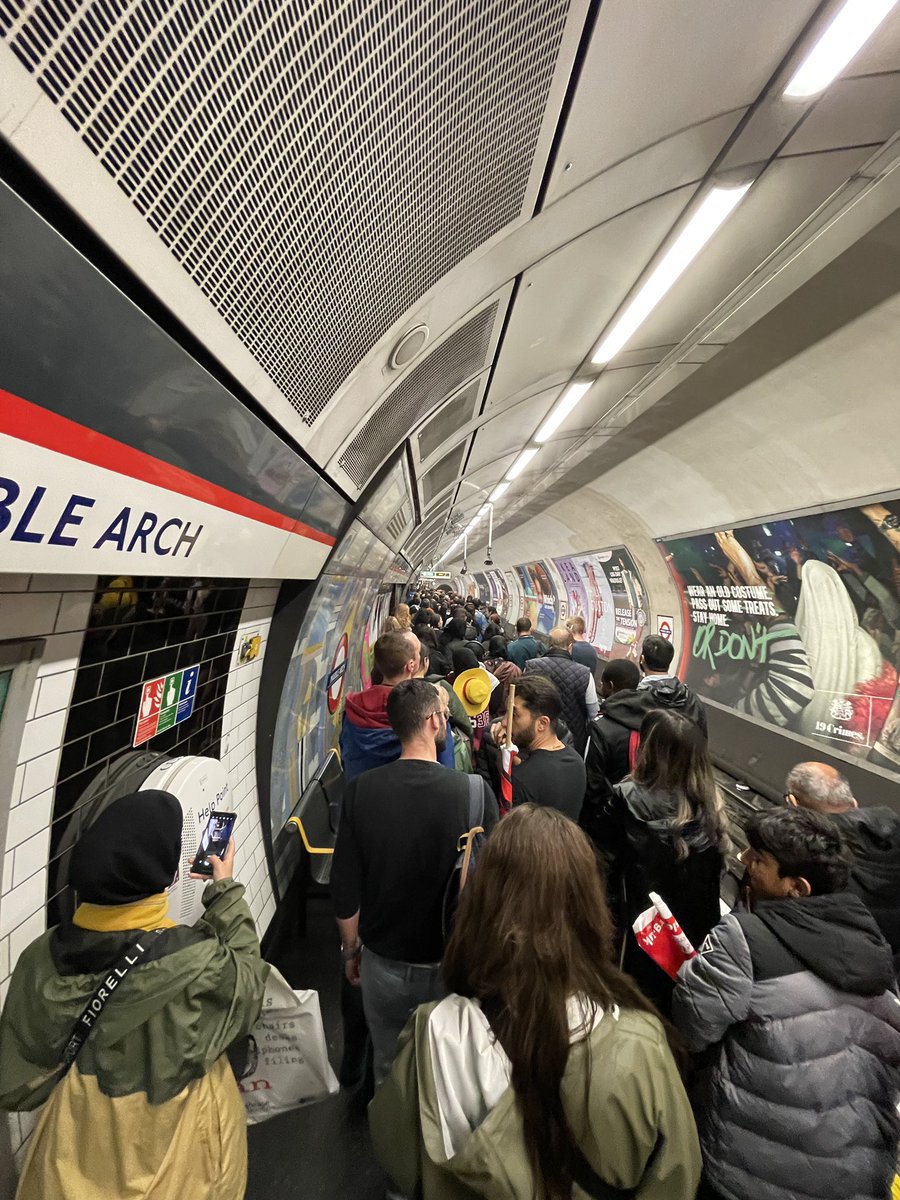 Clearly today’s protest begins at the platform of Marble Arch ✊🏽✊🏽✊🏽 

Half an hour early and we’re not able to move past here. Never been so happy to be trapped on a tube platform Alhumdulillah. 

#freepalestine

#FromTheRiverToTheSea