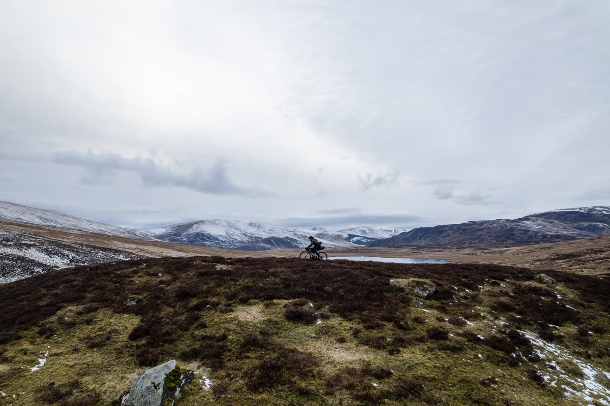 We'd like to know a bit more about your preferences for #bikepacking Our survey takes no longer than 10 mins & you get 25% off our books, £20 off 2024 Dirt Dash events, and you can win nice tools from @Lezyne & books from @VertebratePub Take part here forms.gle/UYYR9xARqFZRQM…