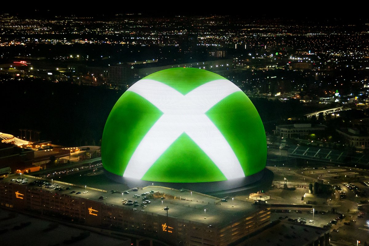 tomwarren's tweet photo. Xbox and PlayStation battle it out at The Sphere. Both Microsoft and Sony have spent thousands of $$$ in Las Vegas this week on 90-second marketing spots at the $2.3 billion Sphere attraction. Details here 👉 https://t.co/G3kCOEvdMk https://t.co/L3hsr53fCp